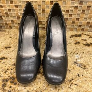 Black Leather Women's Pumps